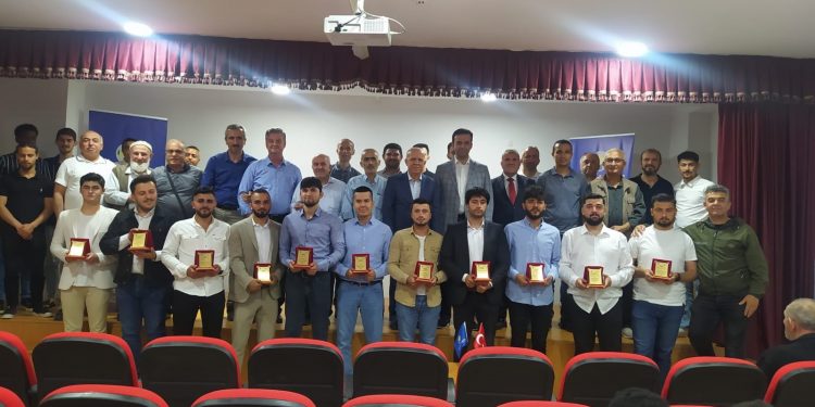 İhlas Vakfı Sıla Öğrenci Yurdunda mezuniyet sevinci