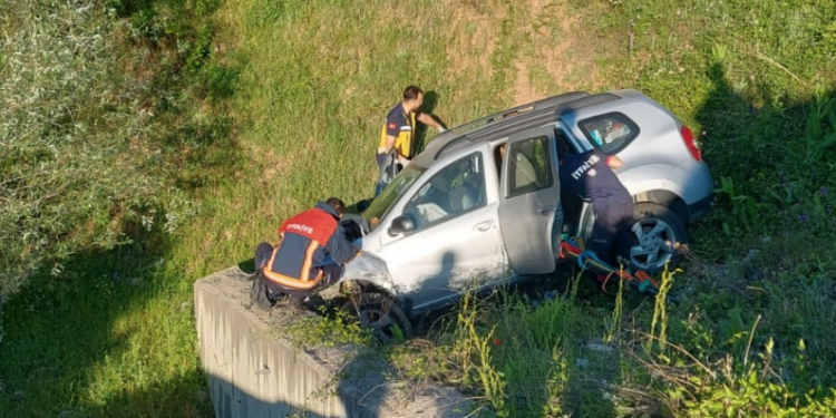 Şarampole düştü, duvara çarparak durdu