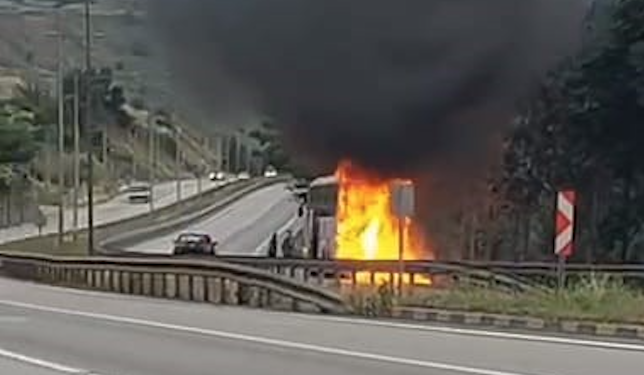 Boş otobüste yangın