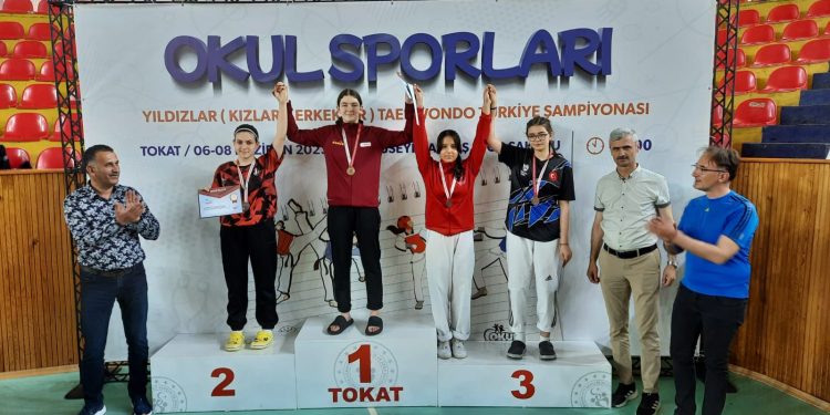 Ayşe Nur, Türkiye şampiyonu