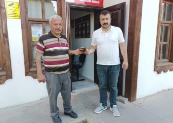 Kaybettiği cüzdanına muhtar sayesinde kavuştu