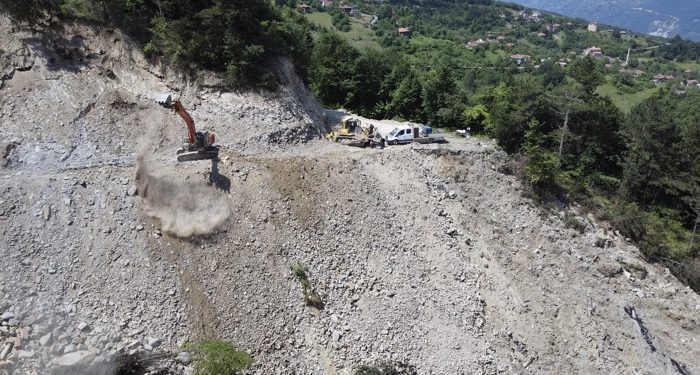 500 metre kayan yol yeniden inşa ediliyor