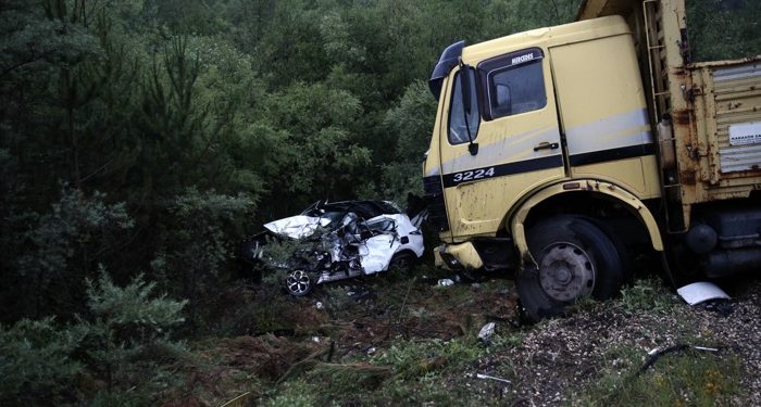 Tatil için yola çıkan aileyi kaza ayırdı