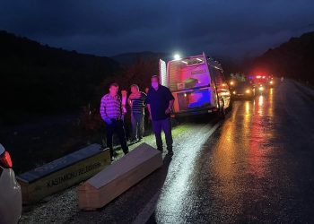 Tatil için yola çıkan aileyi kaza ayırdı