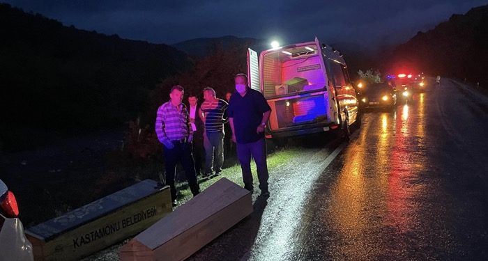 Tatil için yola çıkan aileyi kaza ayırdı