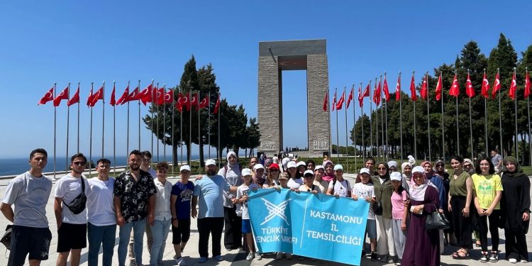 “Kitap kurtları”na Çanakkale gezisi