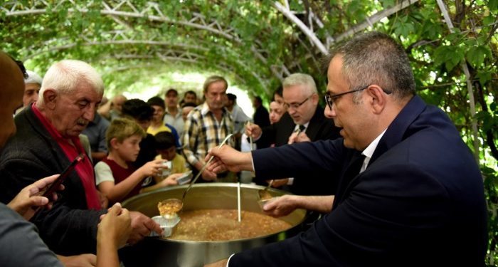 Taşköprü Belediyesi 2 bin kişiye aşure ikram etti