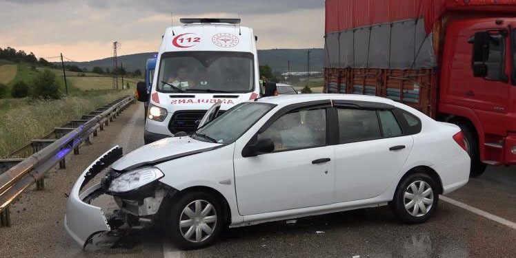 Sağanak yüzünden 2 kaza: 9 kişi yaralandı