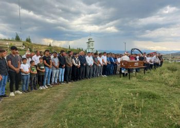 Tunahan gözyaşlarıyla…