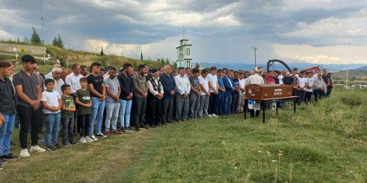 Tunahan gözyaşlarıyla…