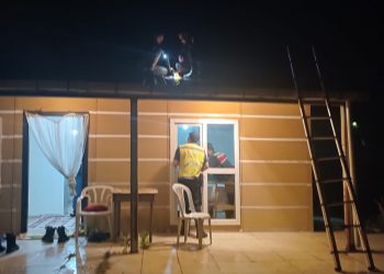 Çatıdan giren maganda kurşunu kafasına isabet etti