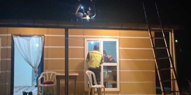 Çatıdan giren maganda kurşunu kafasına isabet etti