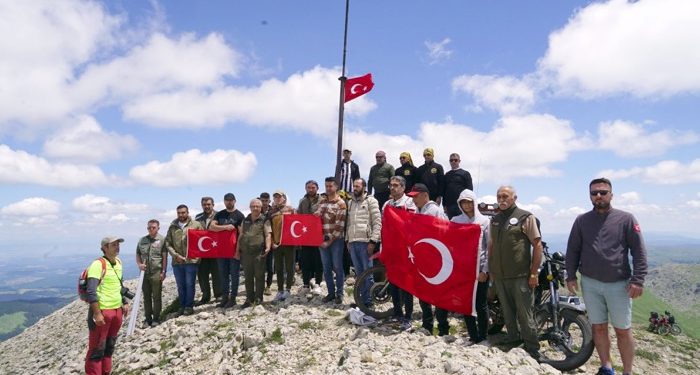 Ilgaz’ın zirvesinde 15 Temmuz şehitlerini andılar