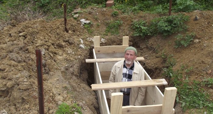 Ölmeden önce mezarını kazdıran Süleyman amca, hayatını kaybetti