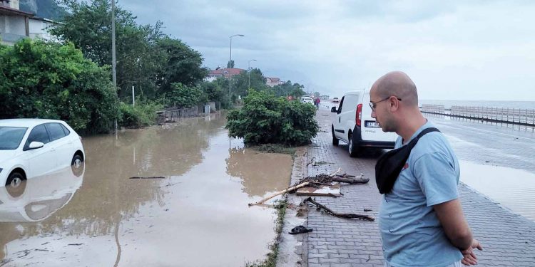 Cide Kaymakamı Tuncay Karataş: “Çok şükür can kaybımız yok”