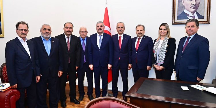 Ulaştırma Bakanı’nı ziyaret