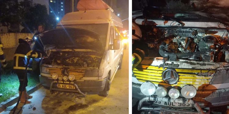 Seyir halindeki minibüs yandı