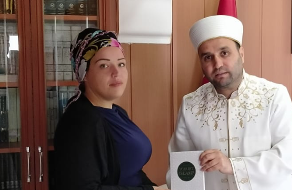 Alman Saskia Müslüman olup “İlayda” ismini aldı