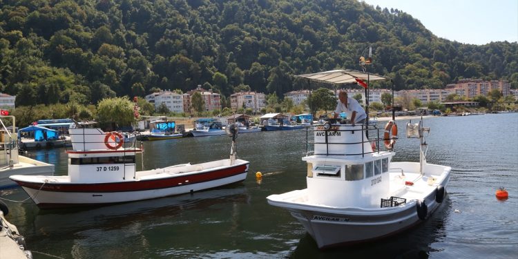 Abana balıkçı barınağında denize girmek yasaklandı