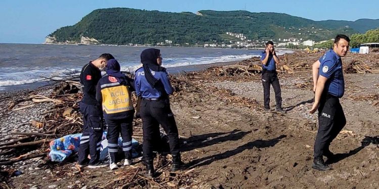 Odun toplamak için gittiği sahilde cansız bedeni bulundu