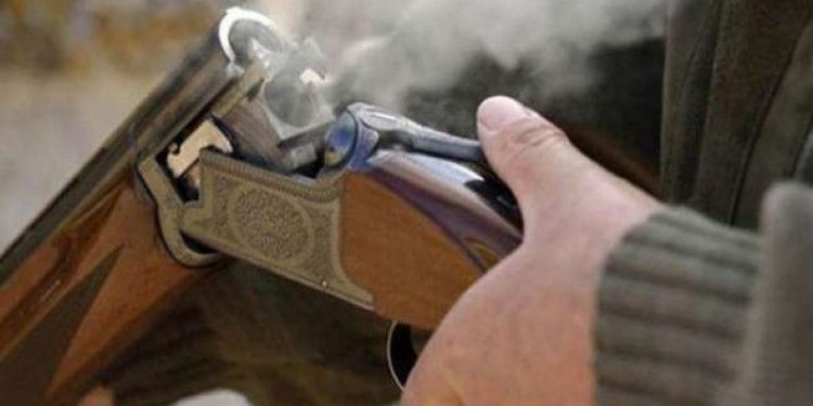 Ava gitmek isterken kendini vurdu