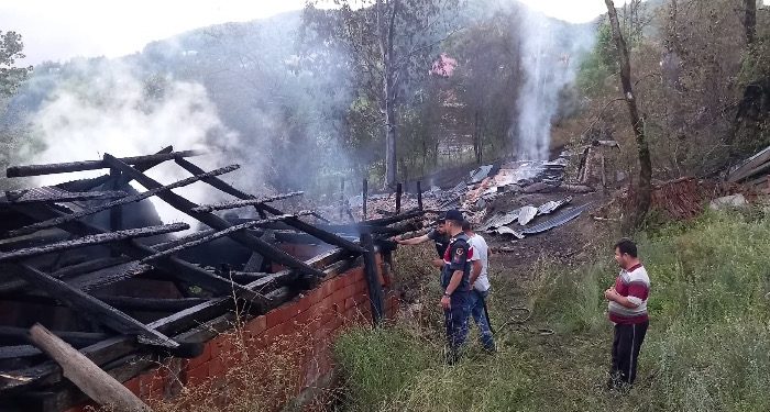 Azdavay’da yangın