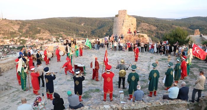 Mehter takımı, 30 Ağustos dolayısıyla Kastamonu Kalesi’nde gösteri sundu