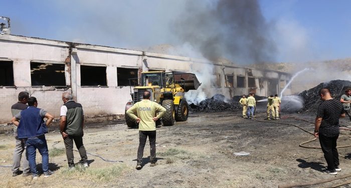 Tosya’da fabrika yangını