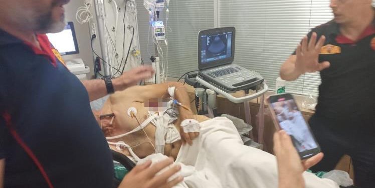 İnşaat işçisinin vücuduna 1,5 metrelik demir saplandı