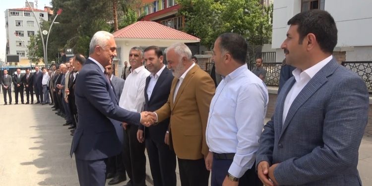 Avni Çakır göreve başladı