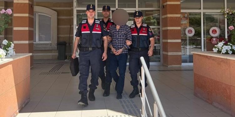 14 yıl hapis cezası ile aranan şahıs jandarmadan kaçamadı