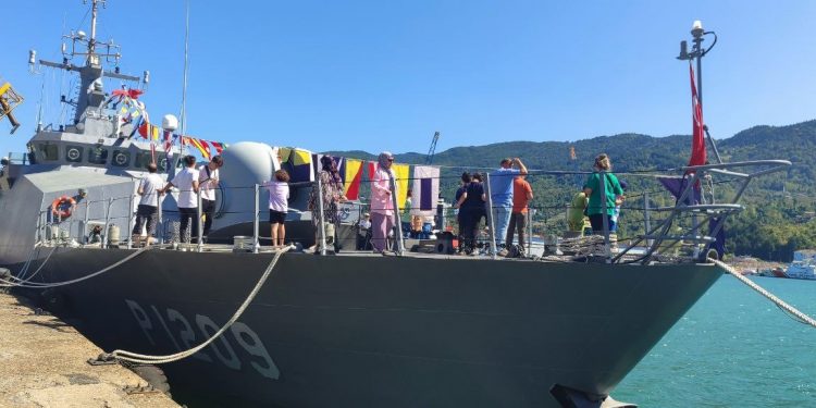 TCG Kilimli karakol gemisi halkın ziyaretine açıldı