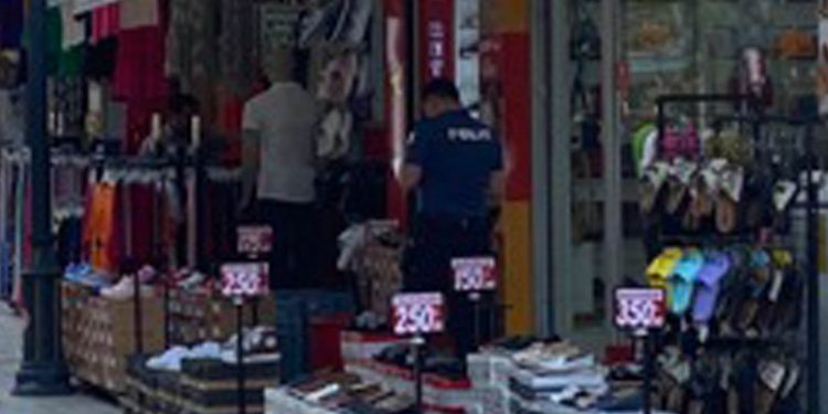 Tabancasını temizlerken kendini vurdu