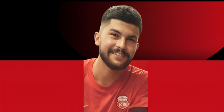 Orta sahaya genç Efe