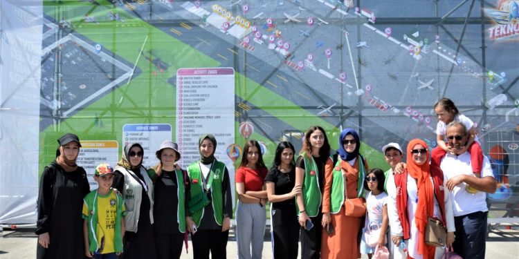 İHH, depremzede çocukları TEKNOFEST’le buluşturdu