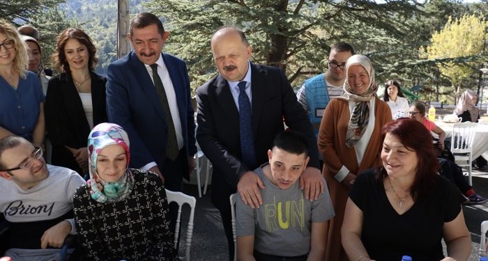 Özel bireyler ve aileleri piknikte bir araya geldi