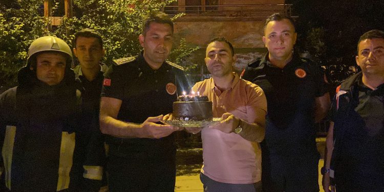 İtfaiyecilere sürpriz kutlama