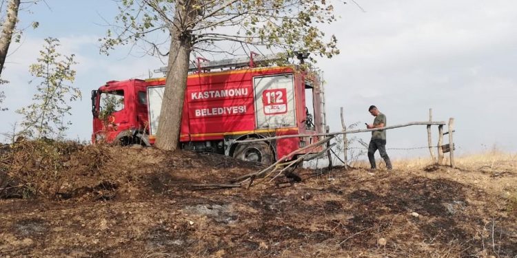 İki farklı noktada çıkan anız yangını büyümeden söndürüldü