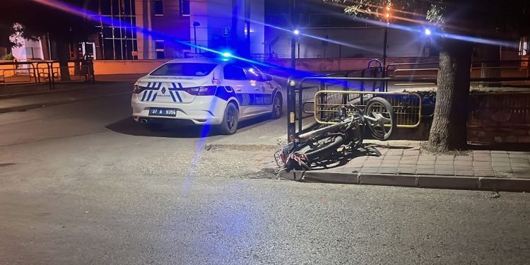 Motosikletten savrulan çocuk yaralandı