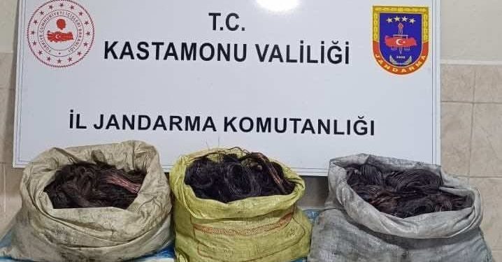 Kablo çalan iki hırsız, jandarma ekiplerince yakalandı