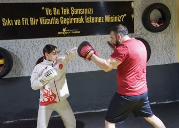 Balerinliğe niyet, kick-boksa kısmet