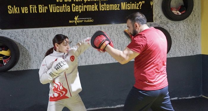 Balerinliğe niyet, kick-boksa kısmet