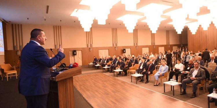 Kentsel dönüşüm, akıllı şehir ve iklim değişikliği zirvede konuşuldu