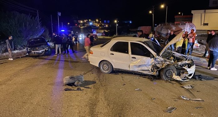Kazada anne ve kızı yaralandı, diğer araçtaki 2 kişi kaçtı