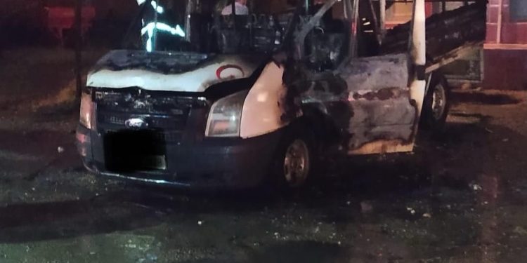 Kamyonet küle döndü