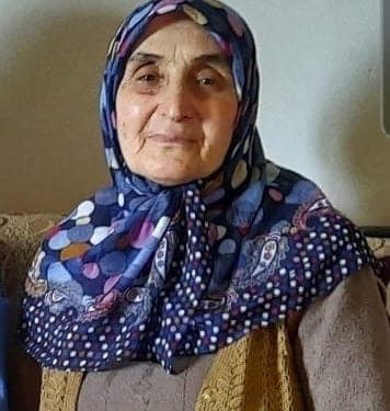 Devrilen traktörün altında kalan kadın yaşam savaşına yenik düştü