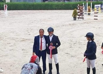 Alkışlar Ayhan Hoca’ya