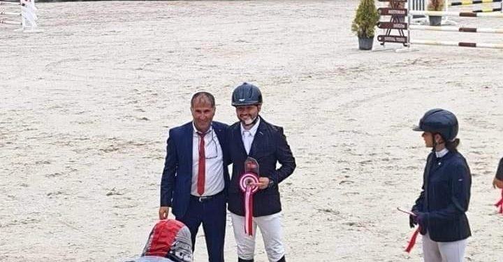 Alkışlar Ayhan Hoca’ya