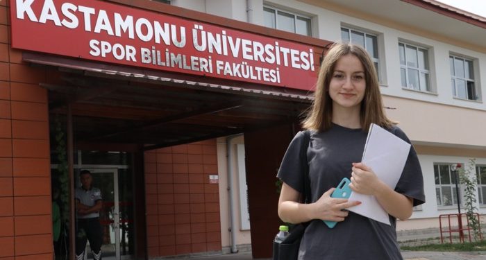 Salıncaktan düşerek omurgasını kıran Sedanur’un azmi başarı getirdi
