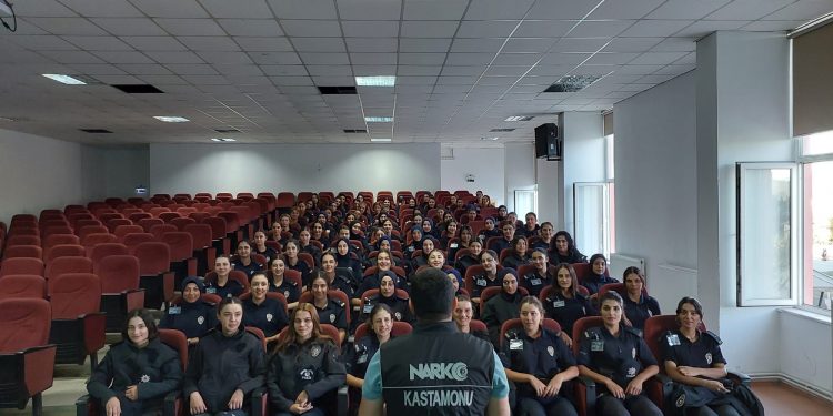 495 polis adayına uyuşturucuyla mücadele eğitimi verildi